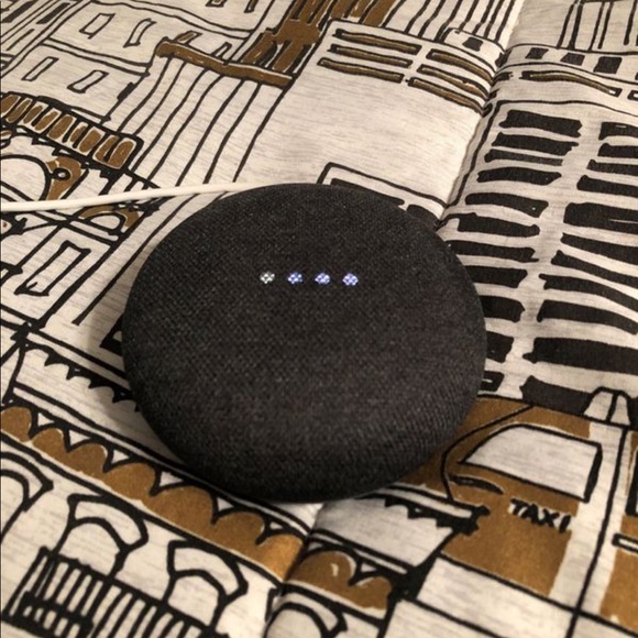 Google Home Mini - Picture 3 of 3